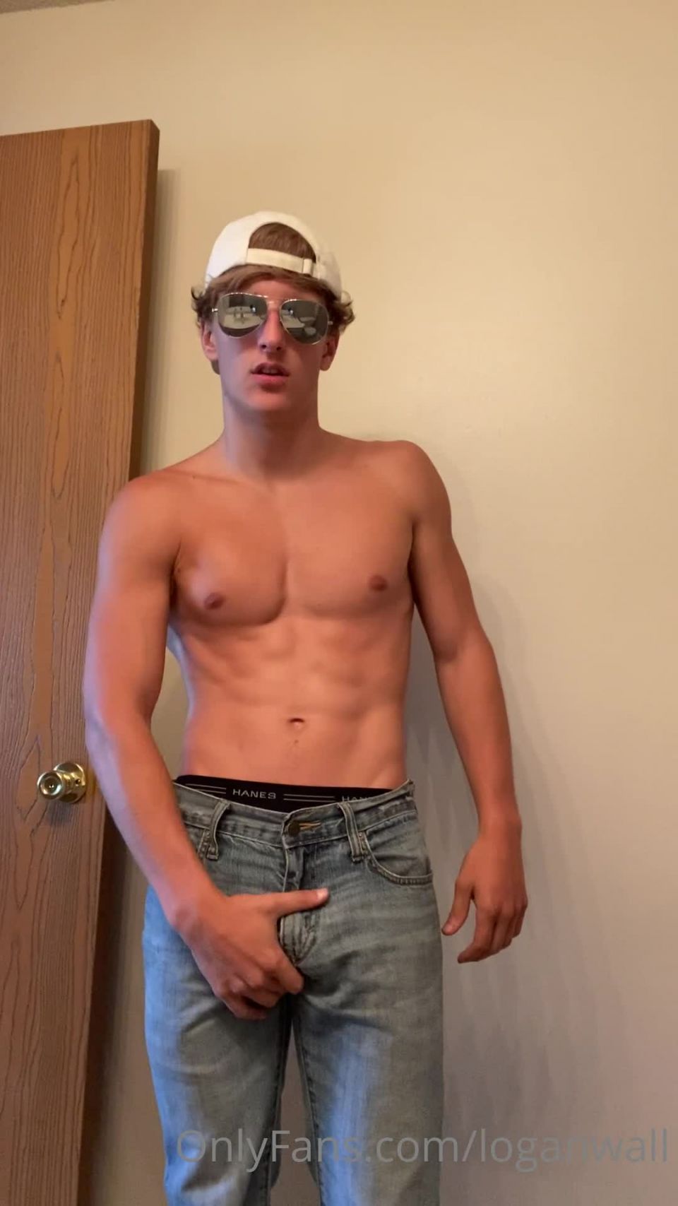 Loganwall () - walking around the house naked dick swanging and everything 15-08-2020