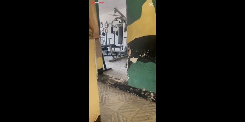 Un desconocido me grababa en el gym, lo descubr Y tome una decisin inesperada-GAMERSSEXO