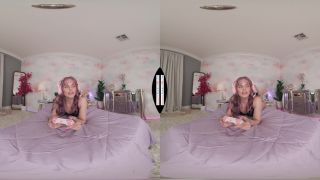 Sexy gamer babe Bobbie Lavender - Smartphone 60 Fps - Caucasian