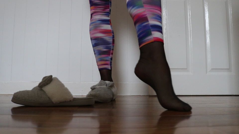 Bootyful nylon queen - Foot Tease Sexy Dance