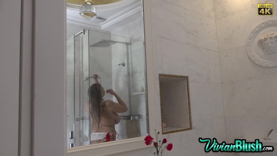 Vivian Blush - Shower - Peepers Thrill 110118 (vivian)