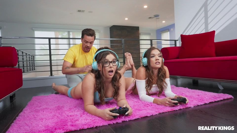 Katie Kush, Leana Lovings - Gamer Girls Compete - 28 November 2023 - Leana Lovings