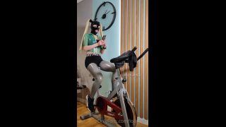 Lola Noir - Latex Training.