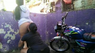 Ayudo A Mi Hermanastra A Lavar La Moto Y Me Hace Un Oral En La Calle Pa