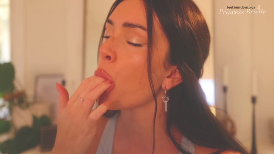 Princesa Brielle FinDom FemDom - LIP ESPIT BOTA DE MEDIDA - 4K 2160P