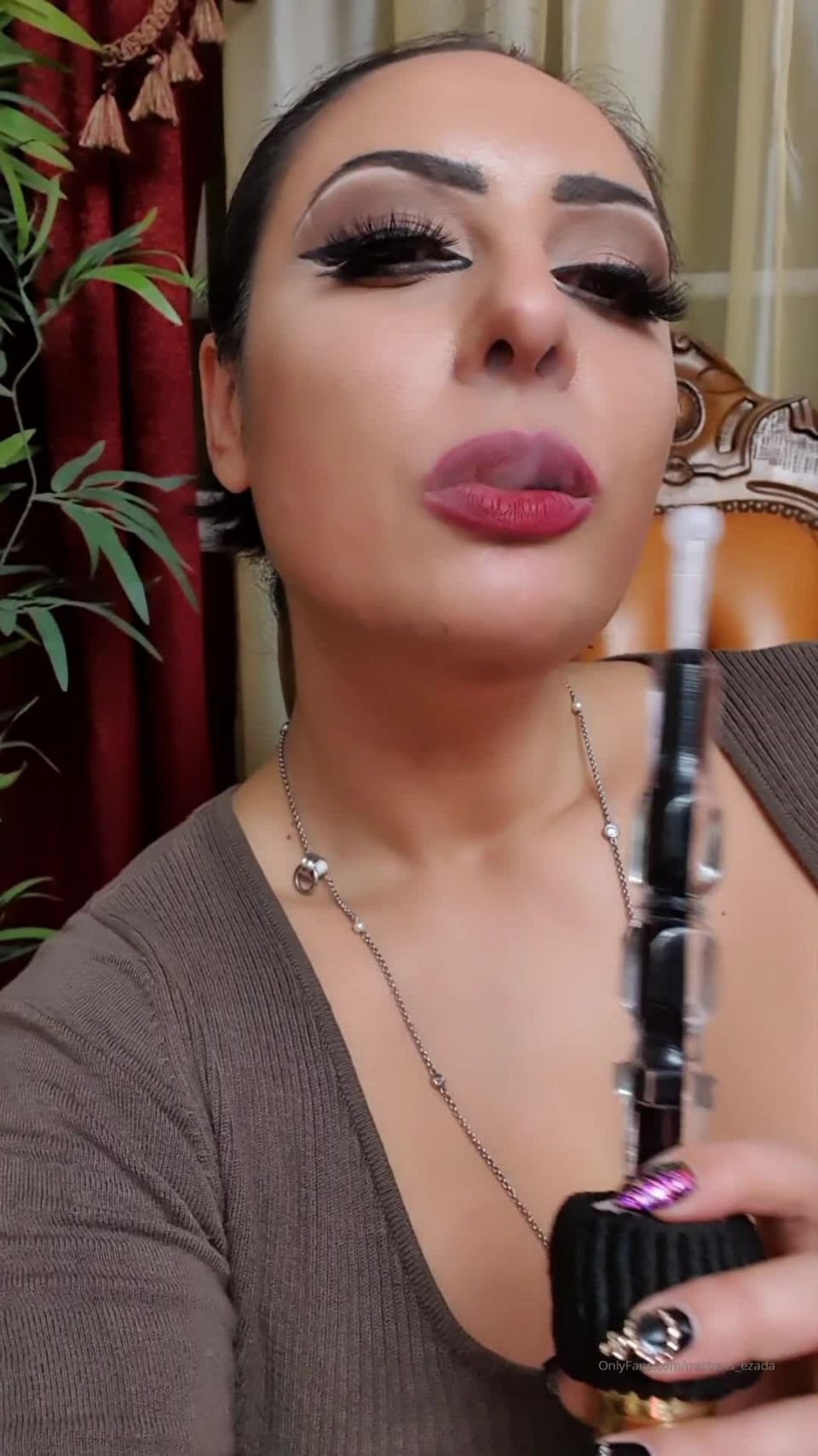 Ezada Sinn - ezada () Ezada - i want to smoke while you massage my feet can you guess my favourite shisha flavour 09-12-2019