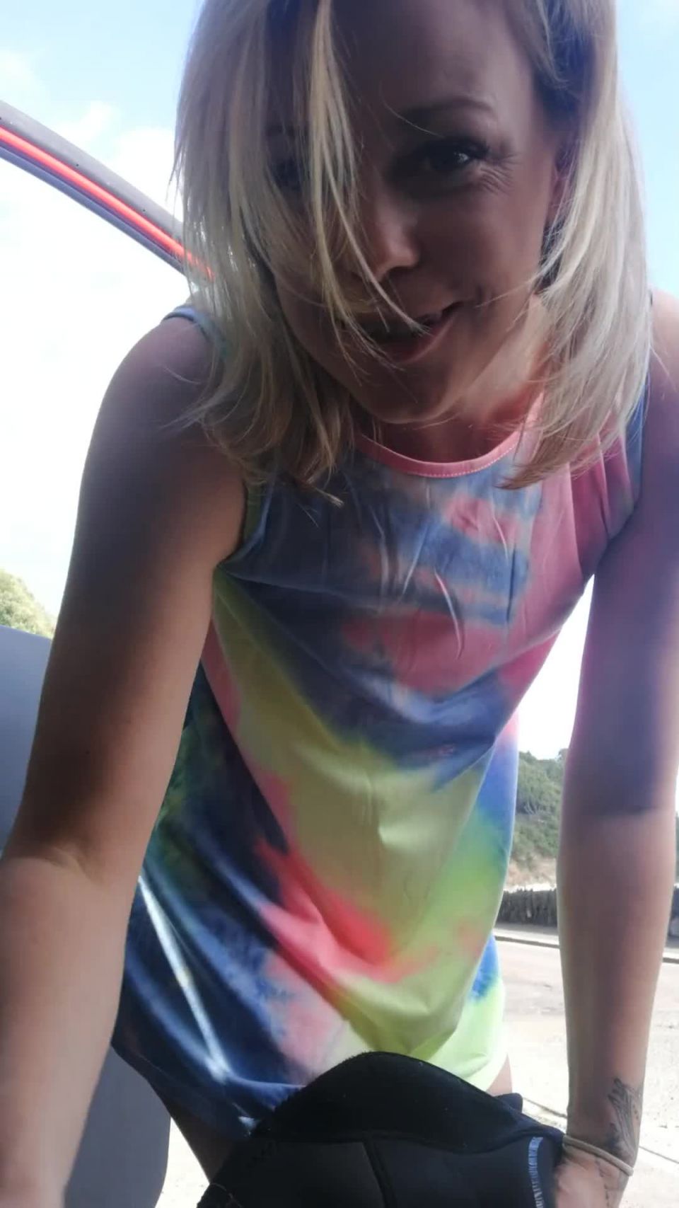 UKCuteGirl () Ukcutegirl - a tiny bit of public flashing while changing by the side of the road haha 20-10-2018