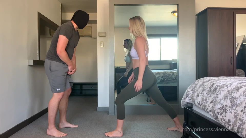 Femdom porno Femdom Princesa Vienna Vault - Si tratas de asustar a una princesa ella te pateará en las bolas