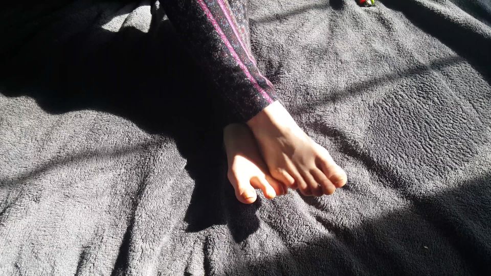 Porn online Barefoot – Sativa Skies – UHD 4k Natural hippy toes