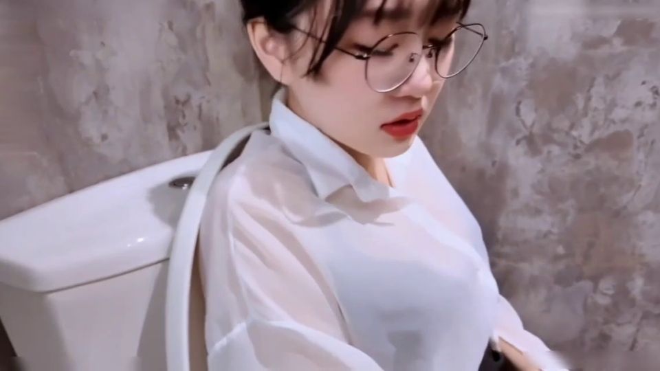 Wei Qiaoan - Wei Qiaoan fucks in the shower and toilet SD.