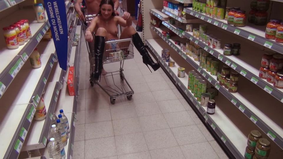 JulieSkyhigh.com - Julie Skyhigh - Supermarkt GangBang Bukkake!