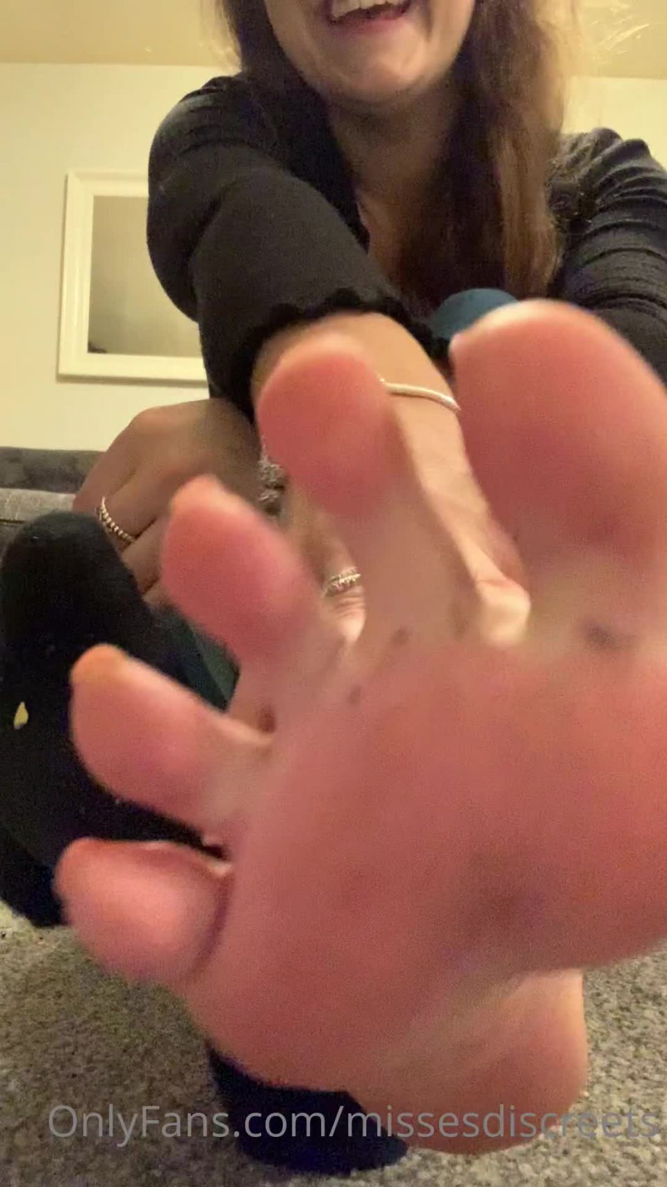 Onlyfans - Queen of Sole - missesdiscreets - missesdiscreets Watch me take off my shoes and socks - 14-09-2021