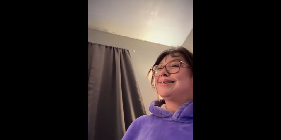 Tetas grandes Little Puck, Lexington Steele Lexington Steele El conocedor # 6 con pequeñas cadenas Puck & Alexa en 4k