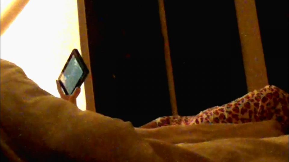 Wife watching phone porn and fingering pussy. hidden cam