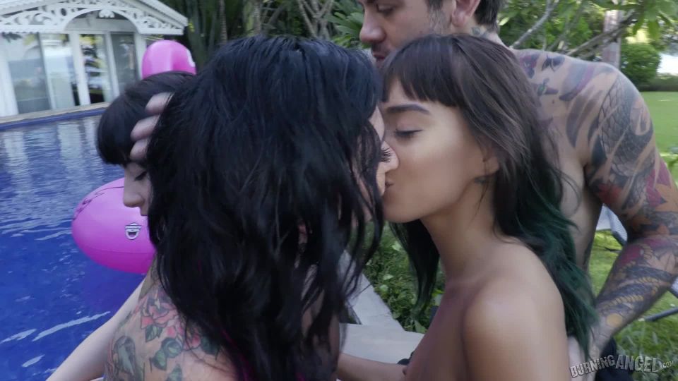 Joanna Angel, Charlotte Sartre, Janice Griffith: FUCKING YOUNG WHOR...