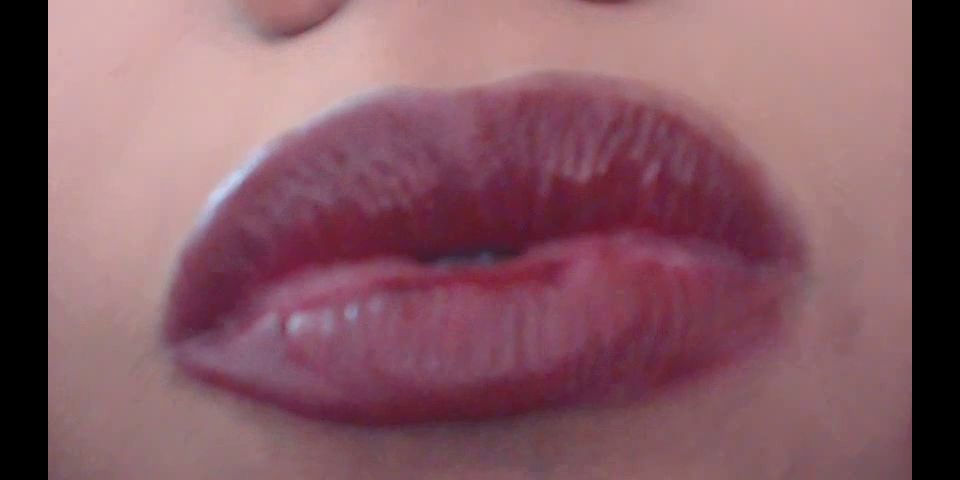online xxx clip 12 lápiz labial fetiche femdom porno  Fetish Clips Y Más allá – Aplicar lápiz labial rojo Pucker Up  joi