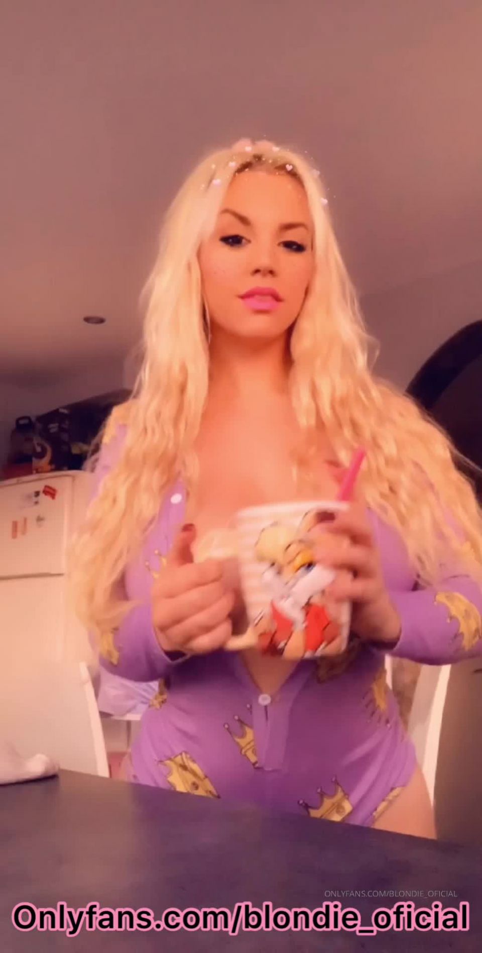 Blondie oficial - Blondie Fesser VIP Blondieoficial - cuando el vecino puede verte a través de la ventana pero no quieres interrumpir el video 02-04-2020