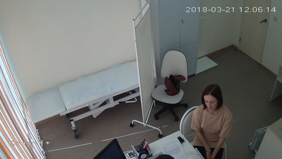 hz Voyeur in the doctor's office