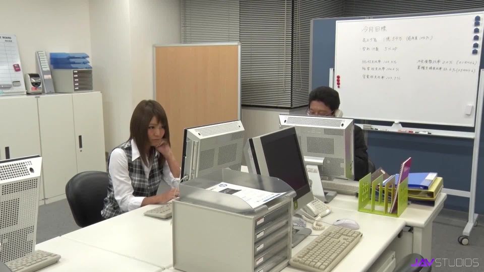 Shino Aoi Otro día en la oficina (2021)