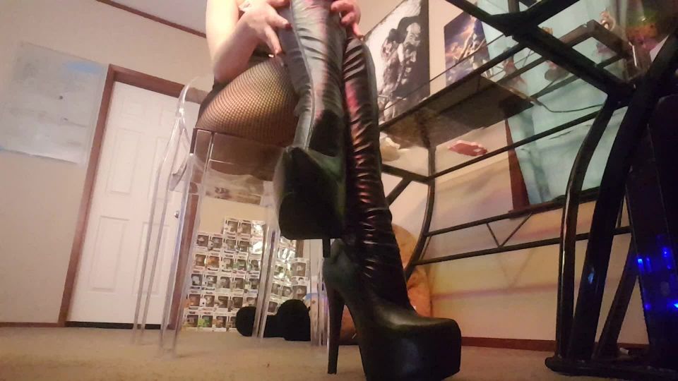 Online Fetish video Frosty Princess - Leather Boots And Fishnets