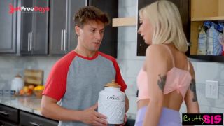 Sexy Stepsis Chloe Temple Uses Stepbros Sweet Cream for Her Cupcakes - S35e3