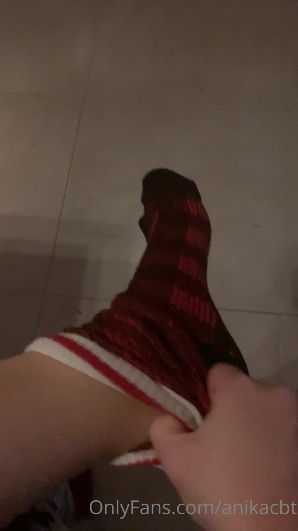 Onlyfans - Goddess Anika - anikacbt - anikacbtMy feet need cream - 02-12-2021