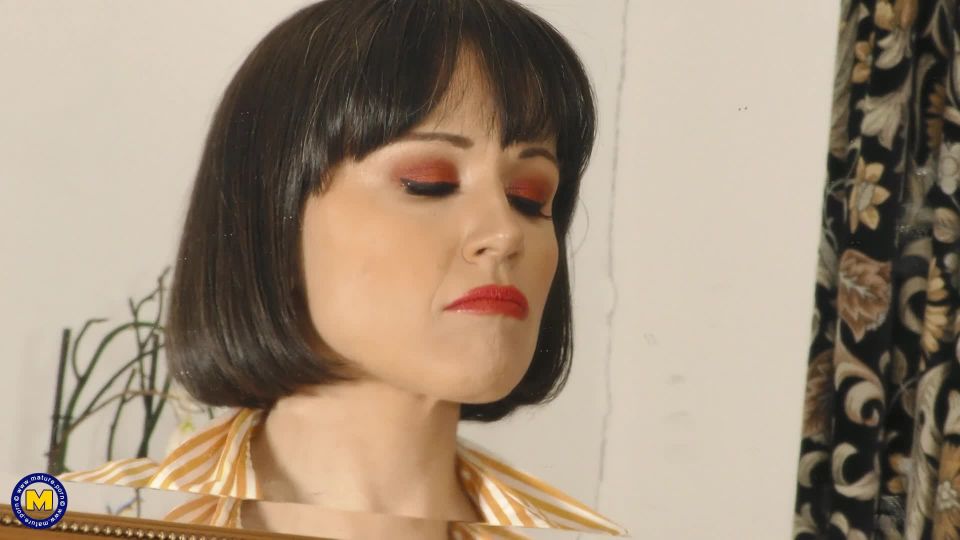clip para adultos 36 Lucy Love - Es una gran mamá británica nippled que le encanta mojarse cuando se masturba en casa - [Bangbigass] (FullHD 1080p)  videos  fetiche porno femdom bi esclavo