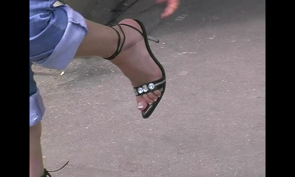 Bare Feet In The City Video - Anya 2007-04-21