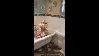 CREAMP$E QUEEN - bambiblacks uk () Bambiblacksuk - bathtime my huge soapy tits 16-03-2019