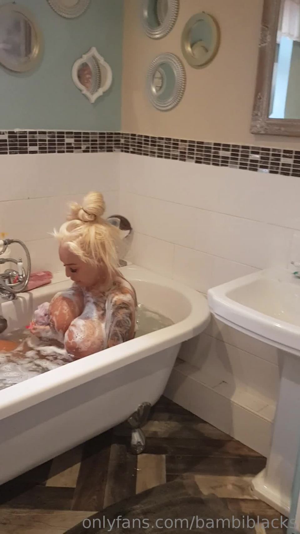 CREAMP$E QUEEN - bambiblacks uk () Bambiblacksuk - bathtime my huge soapy tits 16-03-2019