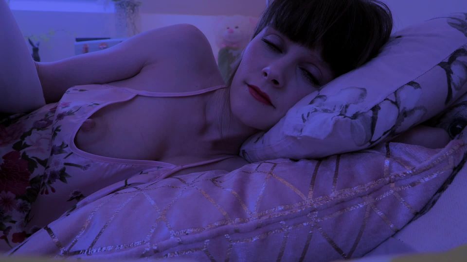 free xxx video 19 Sydney Harwin – Mommys Bed on virtual reality elegant femdom