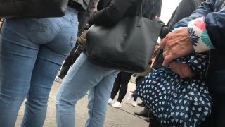 Noticeable ass clenching in tight jeans