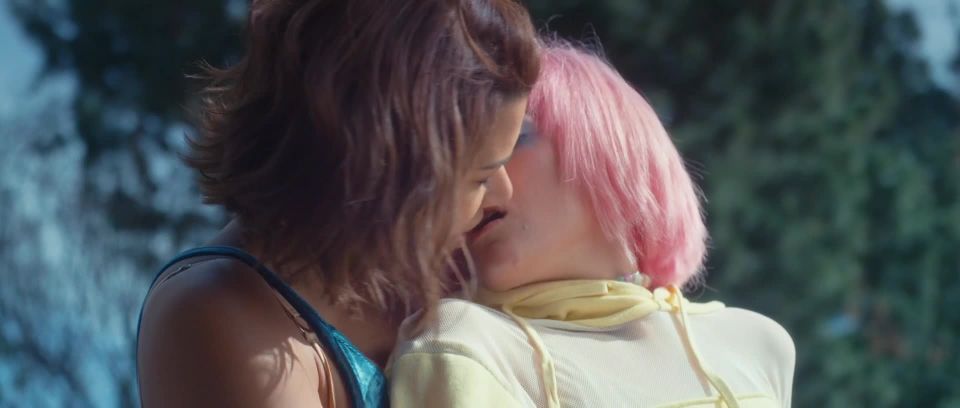 Montana Manning, Madison Lawlor - Daddy Issues (2018) HD 1080p!!!