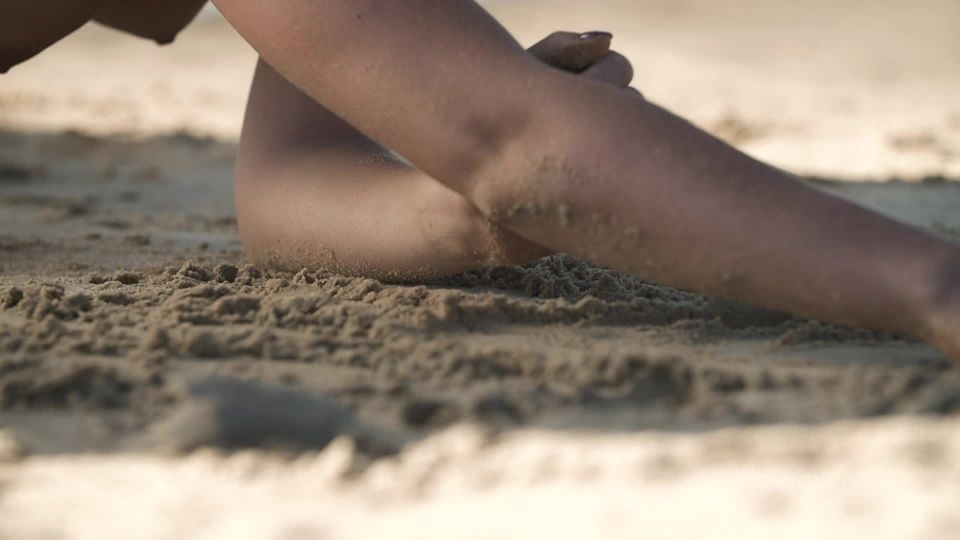 NATALIA E. -  Paradise - Video - FEMJOY