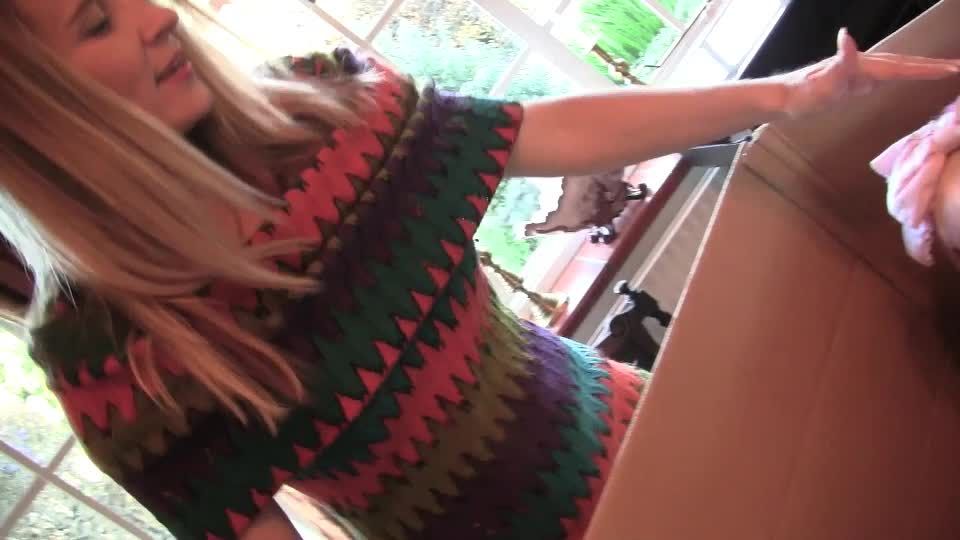 GREAT CHRISTMAS SURPRISE FOR TINKY Watch Porn Online in F...