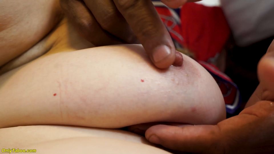 Onlytaboo Mia MILF: Plomero Aventura anal