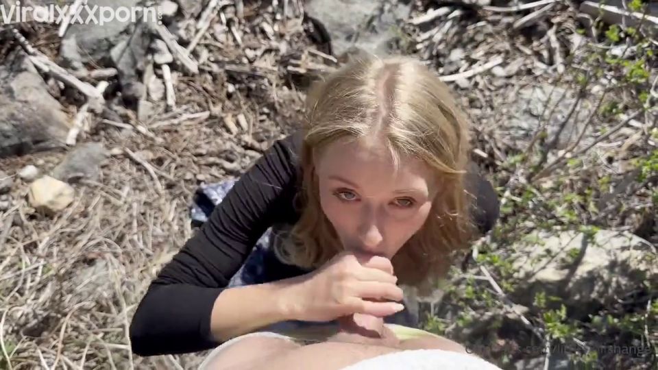 Mamada Littlepolishangel Littlepolishangel gobbles polla y toma desorden facial en exterior Lago vídeo