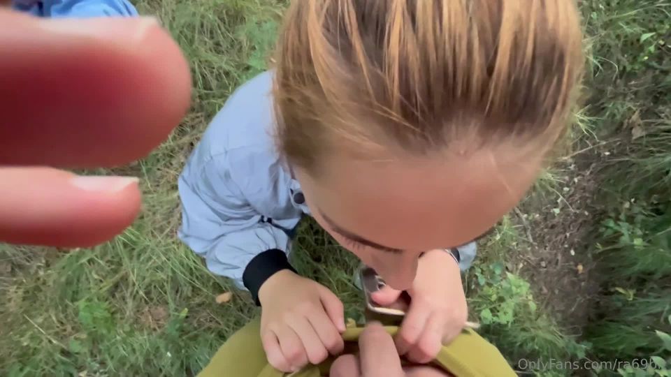 Raxxxbit - novia garganta profunda y apasionado de la cara en el forrest 02-11-2022