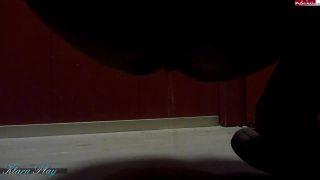 KlaPlaMegMDH Schattenpissen im Aufzug