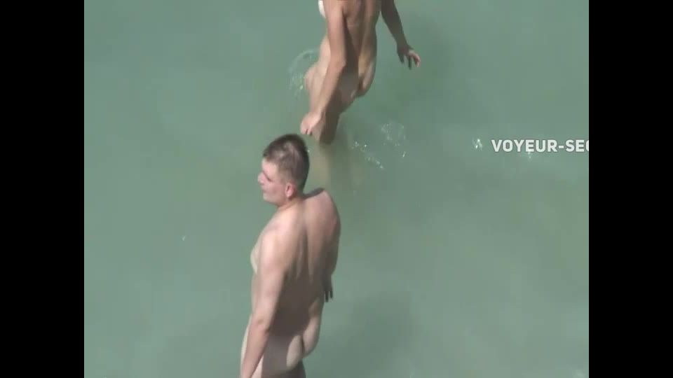 adult clip 5  Voyeur caught funny sex in the water, hidden camera on webcam