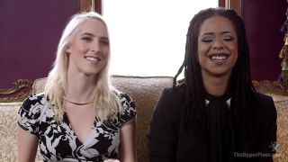 Hermoso periodista seducido en la presentación anal Sexo Onl...