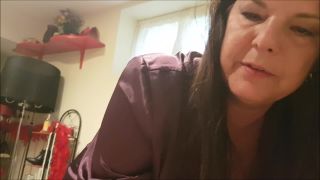 [ManyVids] Carrie Moon – Stepmom Reverse Handjob Cum On My Butt – 1080p Blowjob!