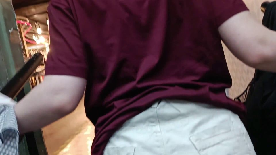 SEXO EN PUBLICO,LE DOY UNA MAMADADA HASTA CORRERSE, EN ALMACEN DE ROPA 1080p