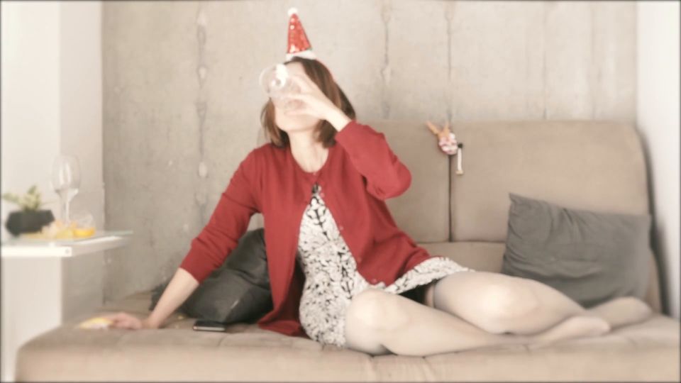 xxxCaligulaxxx – Mommy Fucks Me on Xmas Morning.