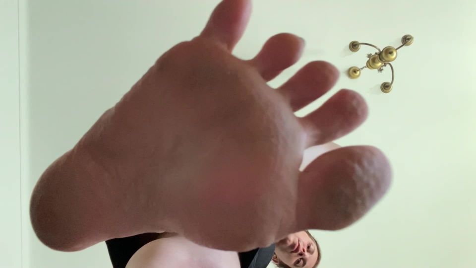 free video 26 Feetwonders – Giantess Makes The Tiny Clean Her Feet on fetish porn insect crush fetish