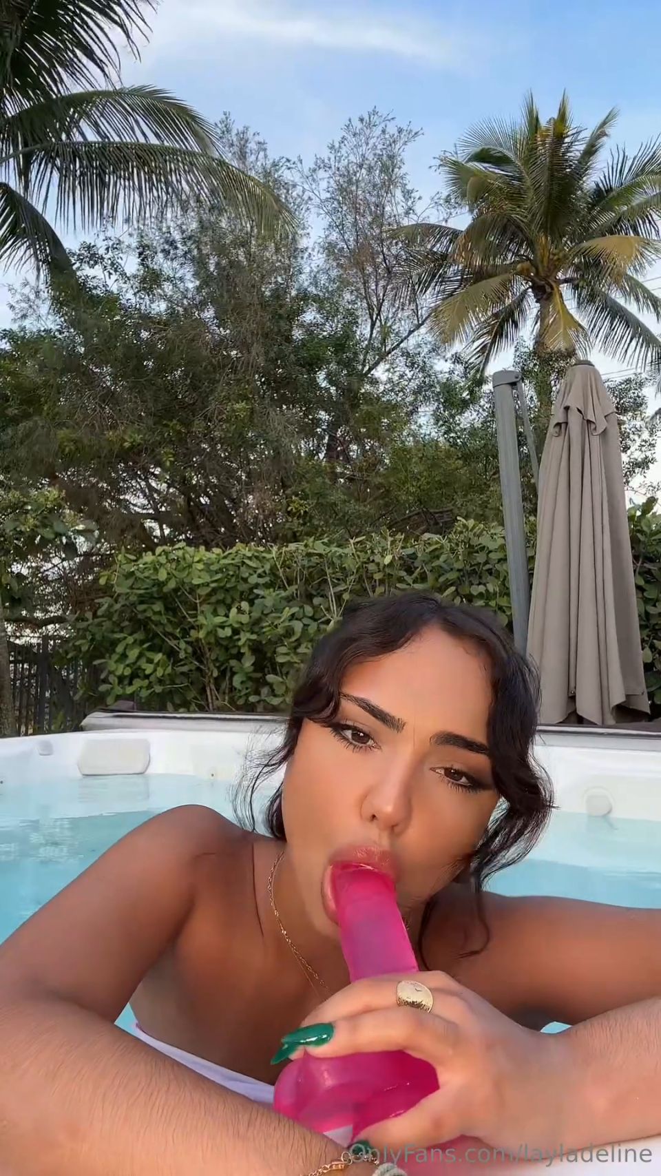 Layla Adeline (layladeline) Me emociona el jacuzzi y la masturbación PPV (Porno Amateur)