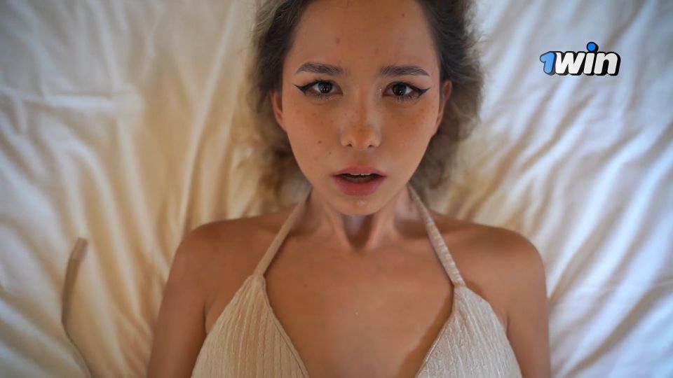 LilKarina2 - Tropical asiática rubia follada estilo perrito - FullHD 1080P