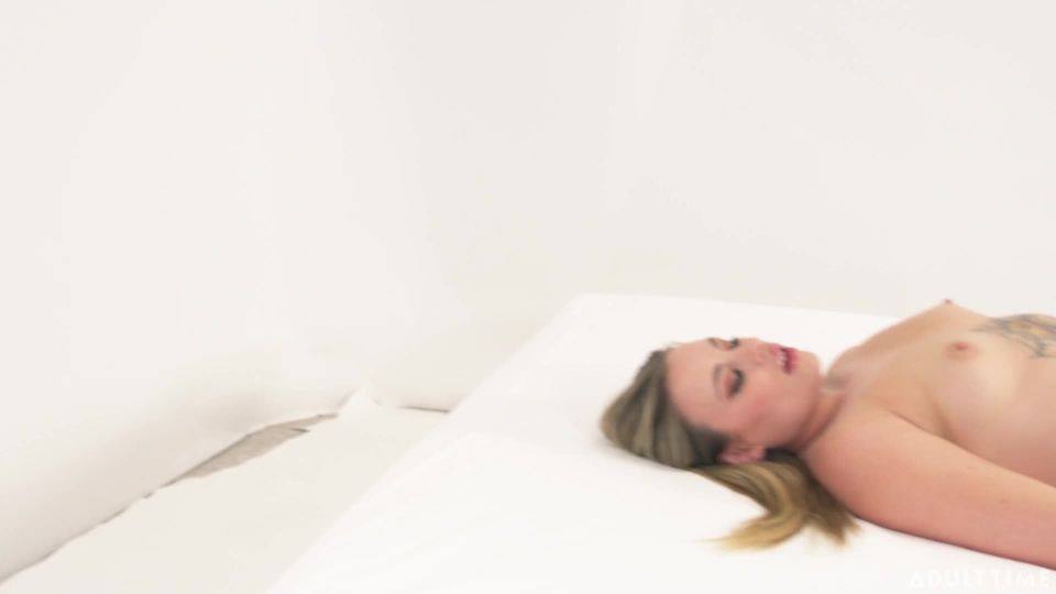 adolescente Anna Claire Nubes - Cómo las mujeres orgasmo - Anna Claire Nubes - Adolescente