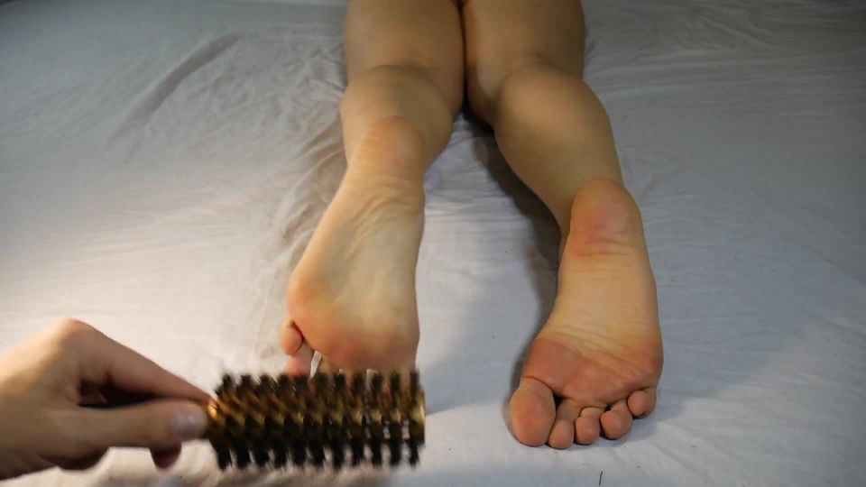 Brush Tickling Feet, Huge Tickle Orgasm(Feet porn)