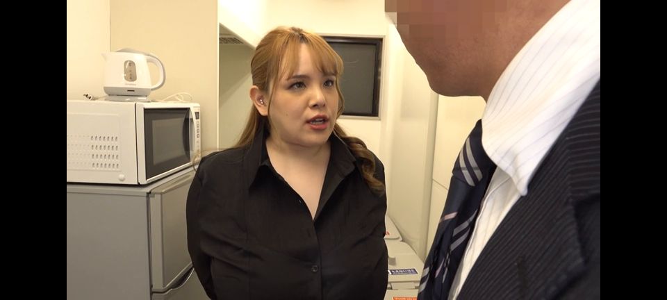 Nina Nishimura, una señora de oficina que abusa de su autoridad contribuyendo a la (porno chica asiática)